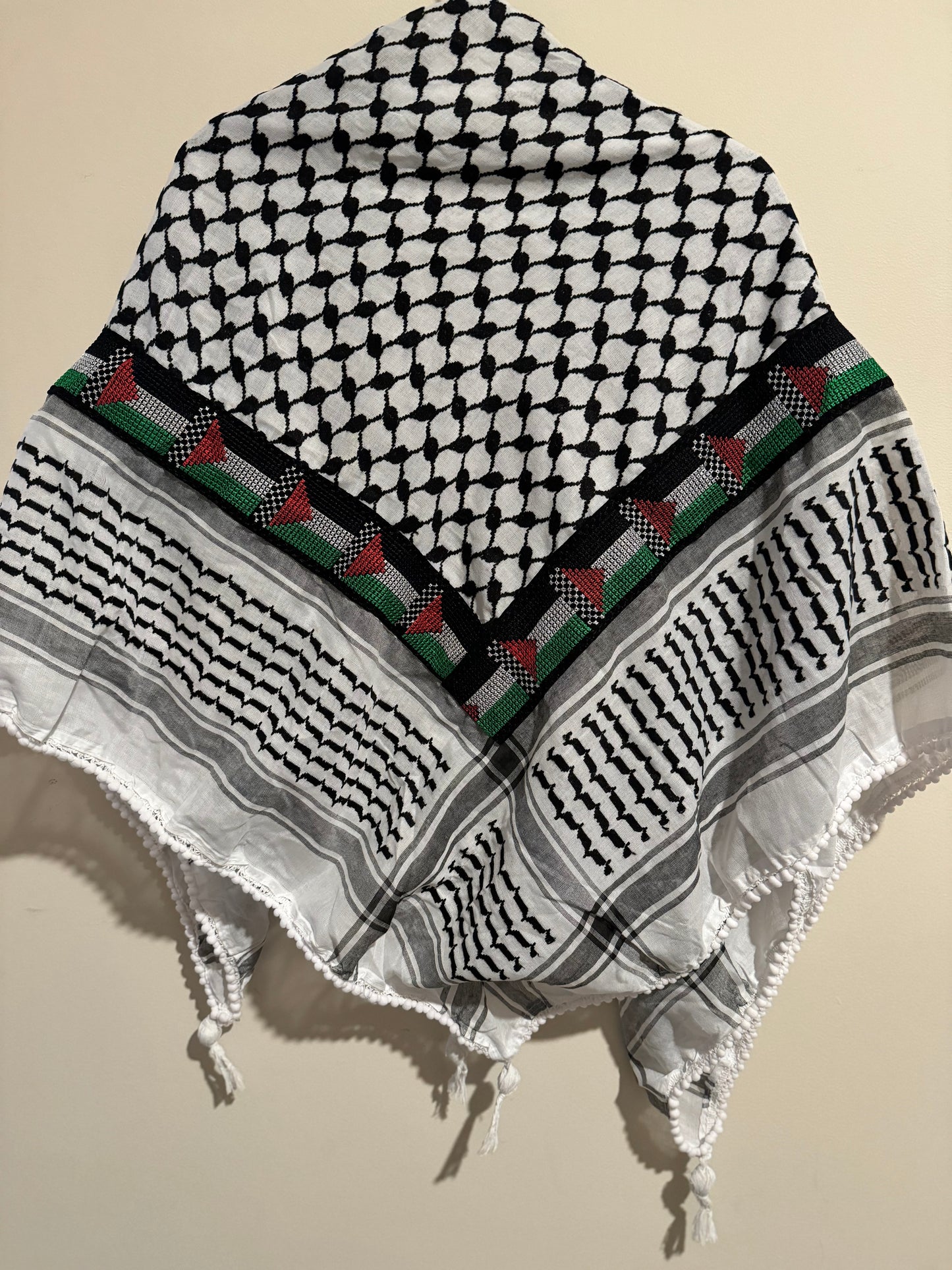 Kuffiyeh - Black and White with Palestine Flag