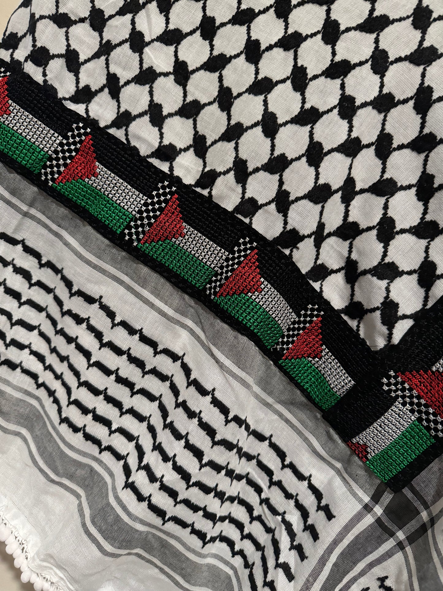 Kuffiyeh - Black and White with Palestine Flag