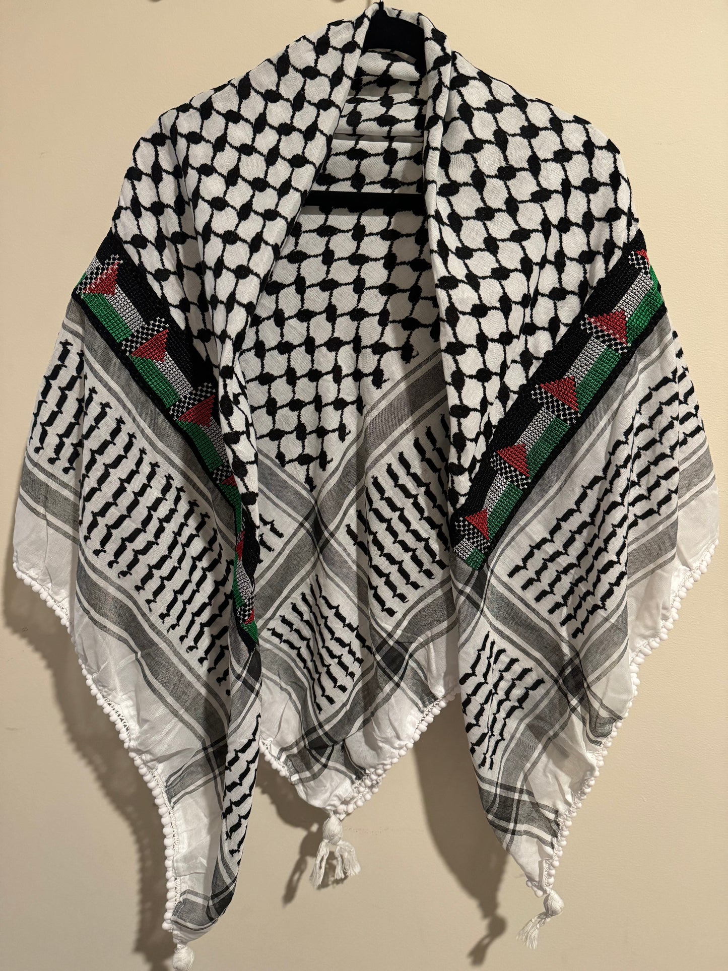 Kuffiyeh - Black and White with Palestine Flag